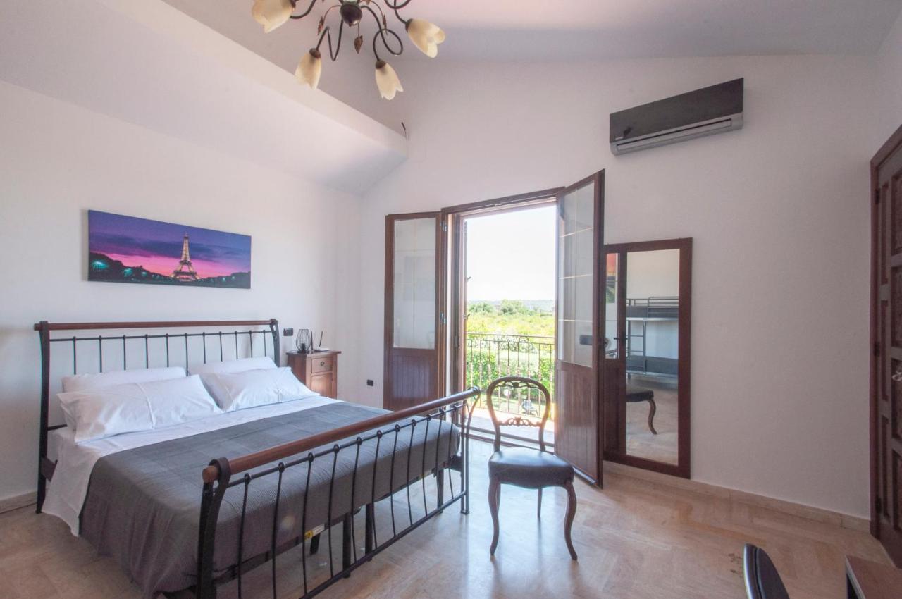 B&B Vittoria House Carlentini Bagian luar foto